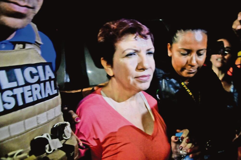 La ex vocera de Javier Duarte fue detenida la noche del sábado y trasladada a la Sala de Juicios Orales de Pacho Viejo, en el municipio de Coatepec. (MIGUEL CARMONA. EL UNIVERSAL)