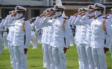 Marina pide a cadetes graduados de Escuela Naval no ser deshonestos
