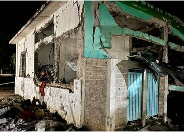 Explosión de pirotecnia destruye agencia municipal de Sayultepec en Oaxaca y deja 5 heridos