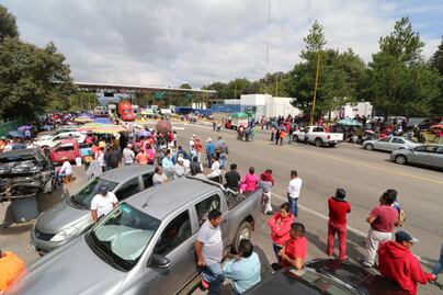 CNTE libera casetas de cuota en Michoacán