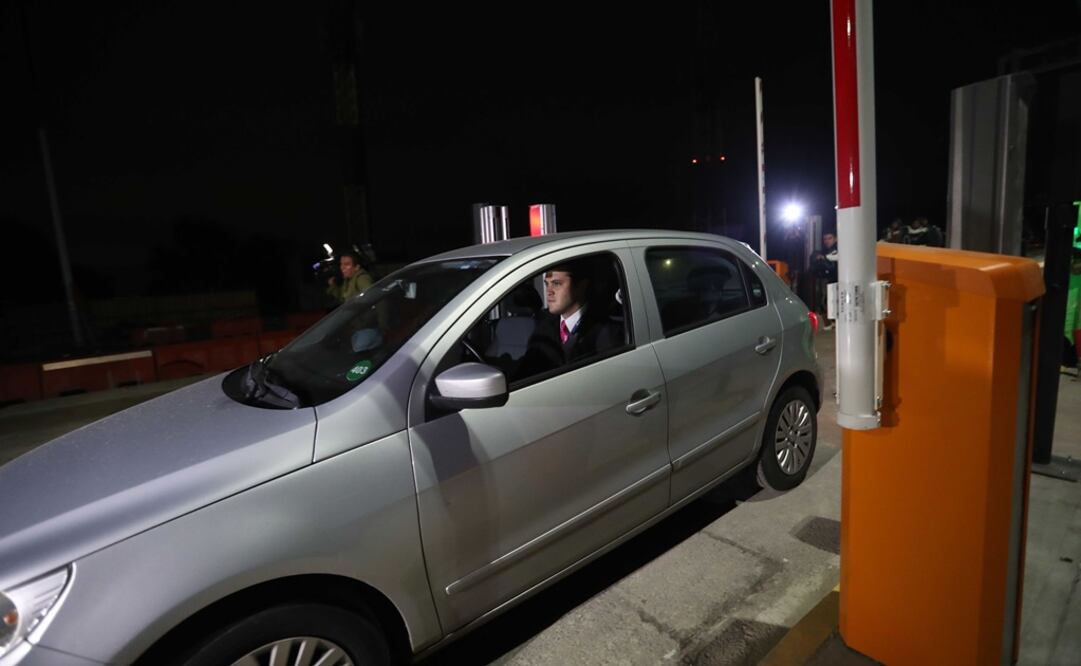 A las 5:05 horas ingresó el primer vehículo al Segundo Piso de la Autopista Urbana Sur, un automóvil modelo Gol, color gris.