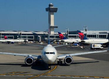 El dramático momento por dos aviones que estuvieron a punto de chocar en NY