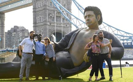 Estatua de Jeff Goldblum marca 25 aniversario de "Jurassic Park"