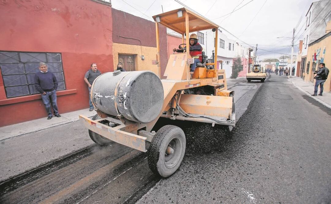 Los recursos que recauden gobiernos estatales por regularizar autos extranjeros sólo podrán usarse para pavimentación.