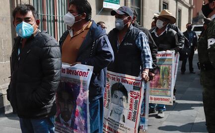 AMLO sostiene primer encuentro del año con familiares de los 43 normalistas de Ayotzinapa 