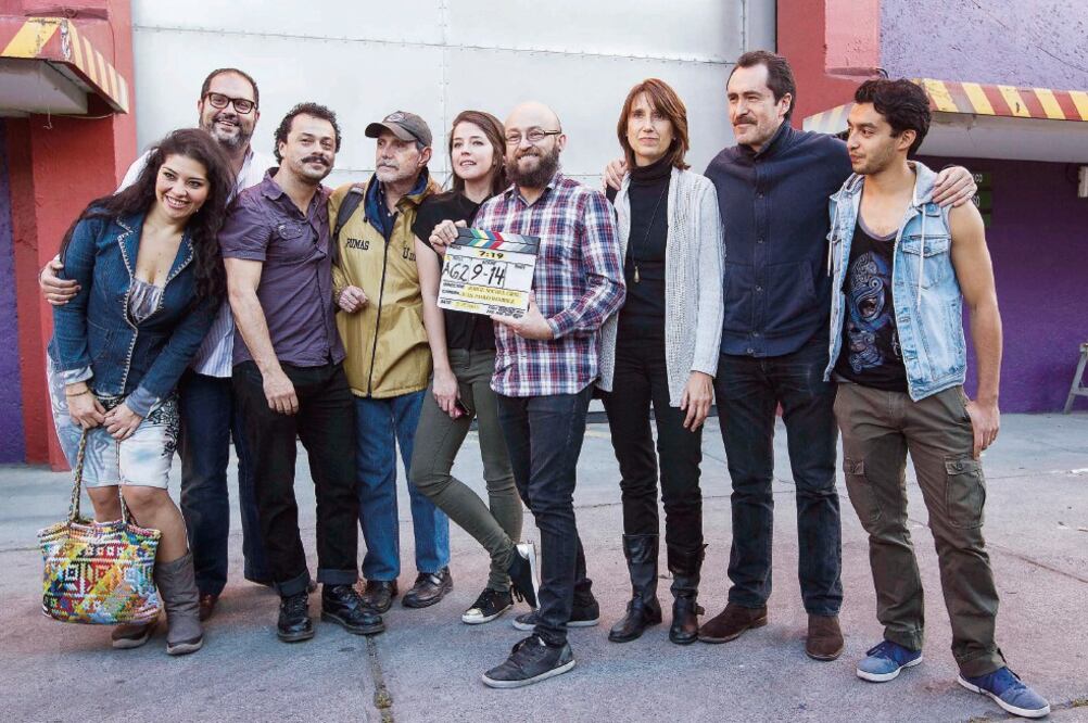 Demian Bichir (extrema derecha) en el claquetazo de 7: 19 , historia en el terremoto ocurrido en la ciudad de México, en 1985. AGUSTÍN SALINAS. EL UNIVERSAL