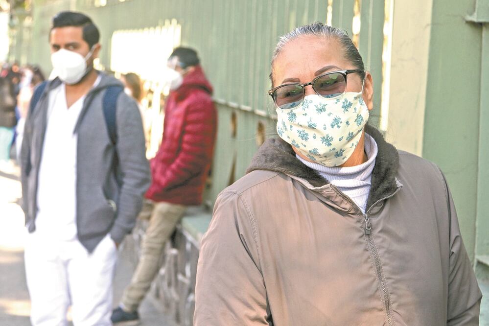 Beatriz Mendieta, enfermera especialista adscrita al Hospital de Pediatría del Centro Médico Nacional Siglo XXI, acudió a Chivatito con el anhelo de ser vacunada, aunque no trabaja en área Covid. Foto: CARLOS MEJÍA. EL UNIVERSAL
