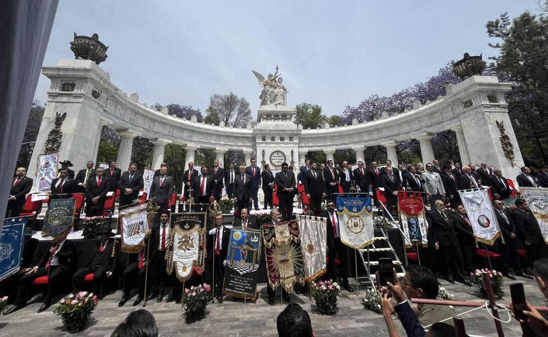 La Gran Logia Valle de México conmemoró el 219 Aniversario del Natalicio de Benito Juárez el pasado viernes 21 de marzo en el Hemiciclo a Juárez. Foto: X @MRGLValleMexico
