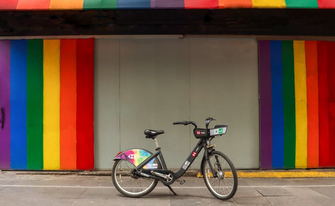 ECOBICI se pinta con los colores del Orgullo; mil bicicletas celebran la diversidad en CDMX. Foto: Especial