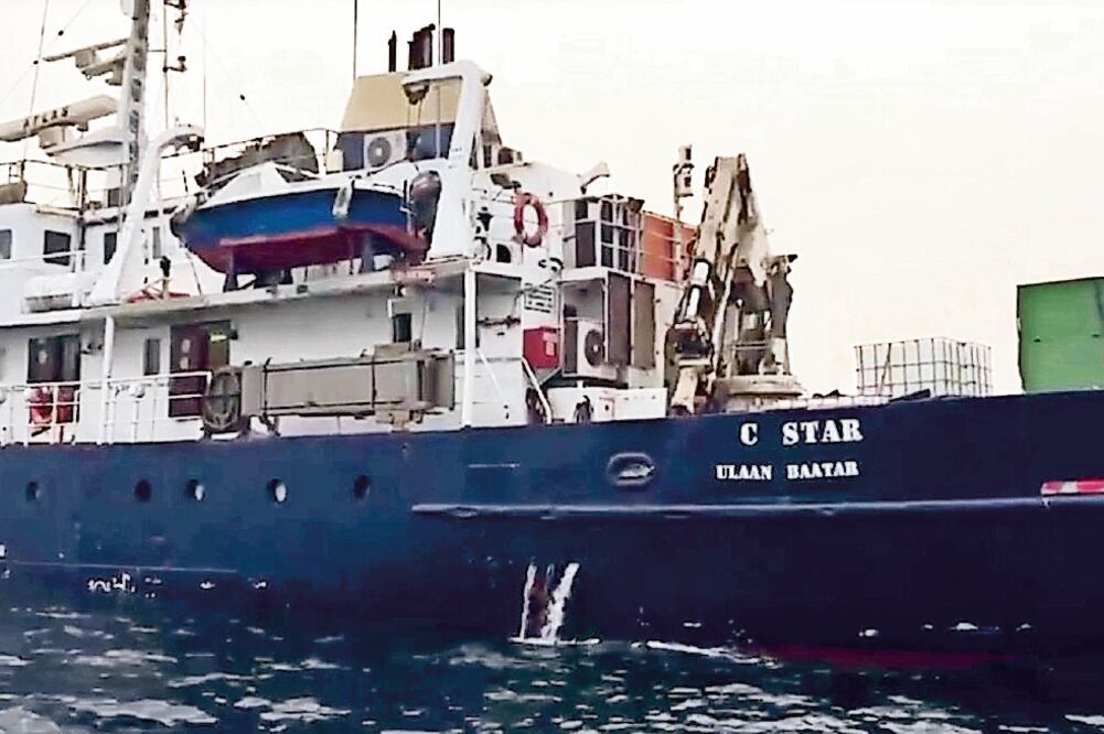 La iniciativa denominada Defend Europe reunió más de 100 mil euros para adquirir la embarcación C-Star para “interceptar ” los barcos de migrantes (TOMADA DE TWITTER)