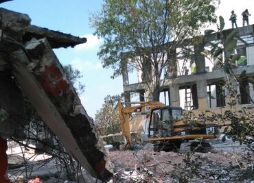 Avanza la demolición de casa en Santa Fe