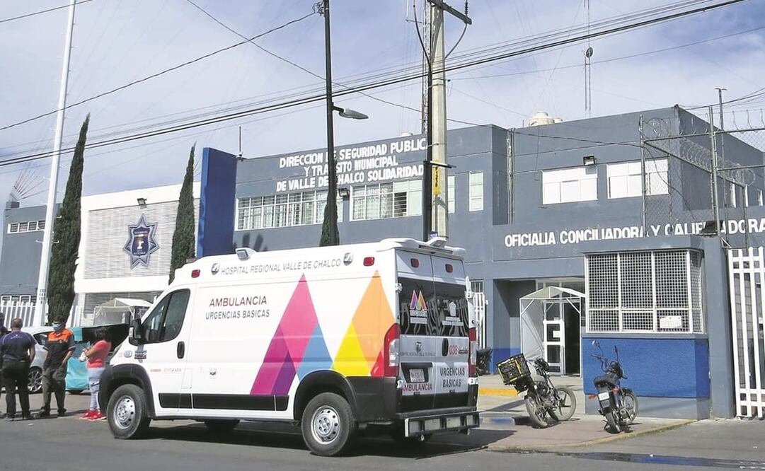 En Valle de Chalco, la policía municipal sancionó a rescatistas de Capufe y trataron de llevarse su unidad. Foto: Ignacio Ramírez/ EL UNIVERSAL.