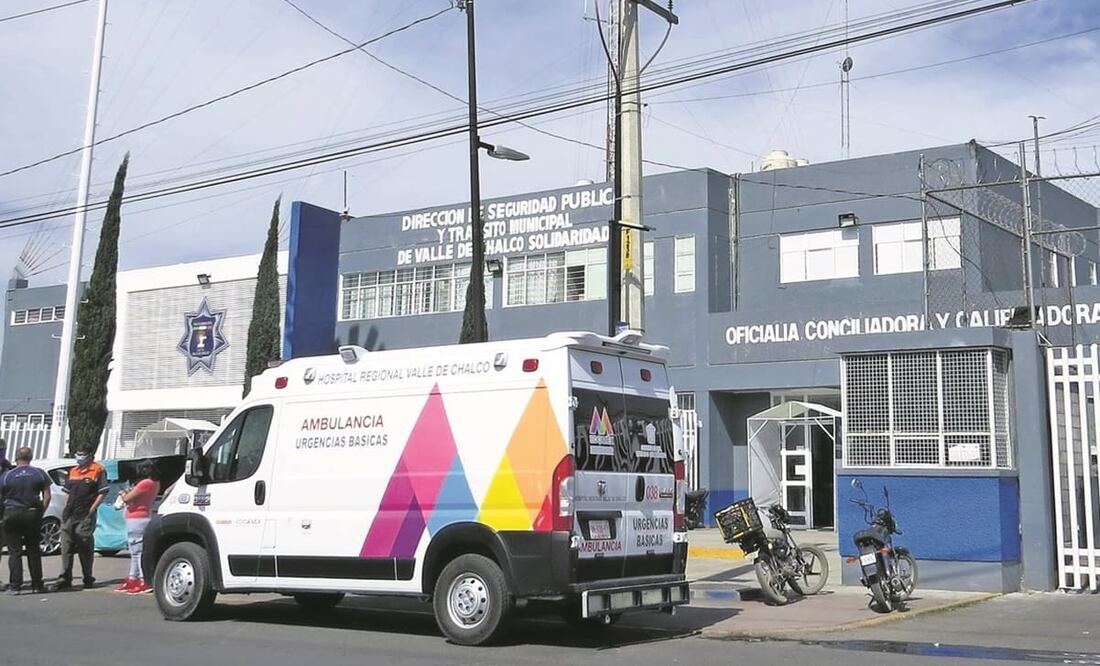 En Valle de Chalco, la policía municipal sancionó a rescatistas de Capufe y trataron de llevarse su unidad. Foto: Ignacio Ramírez/ EL UNIVERSAL.