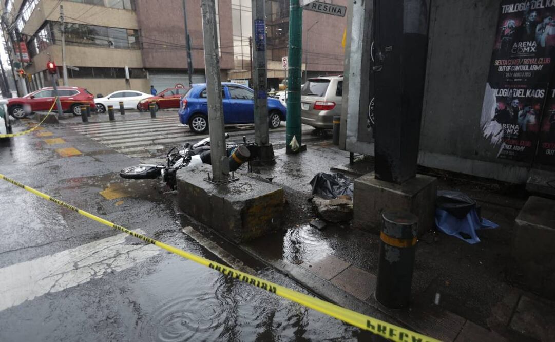 Motociclista pierde la vida por accidente vehicular en Iztacalco (14/07/2025). Foto: Francisco Rodríguez / EL UNIVERSAL