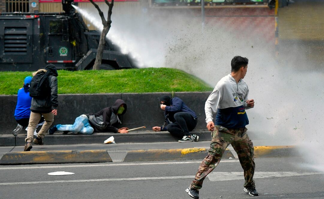 Alcalde de Bogotá impone toque de queda en barrios tras protestas