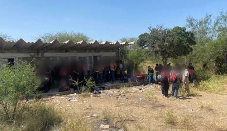 Rescatan a 162 migrantes, llevaban encerrados cinco días en bodega de Tamaulipas; “pudo terminar en tragedia”, Ebrard 