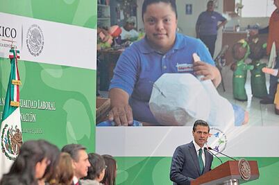 Barreras inaceptables limitan empleo: Peña