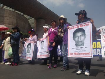 Sale contingente de Auditorio; marchan por los 43