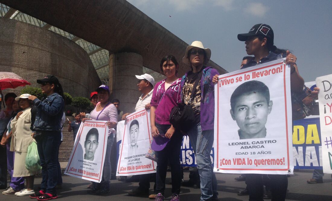 Sale contingente de Auditorio; marchan por los 43