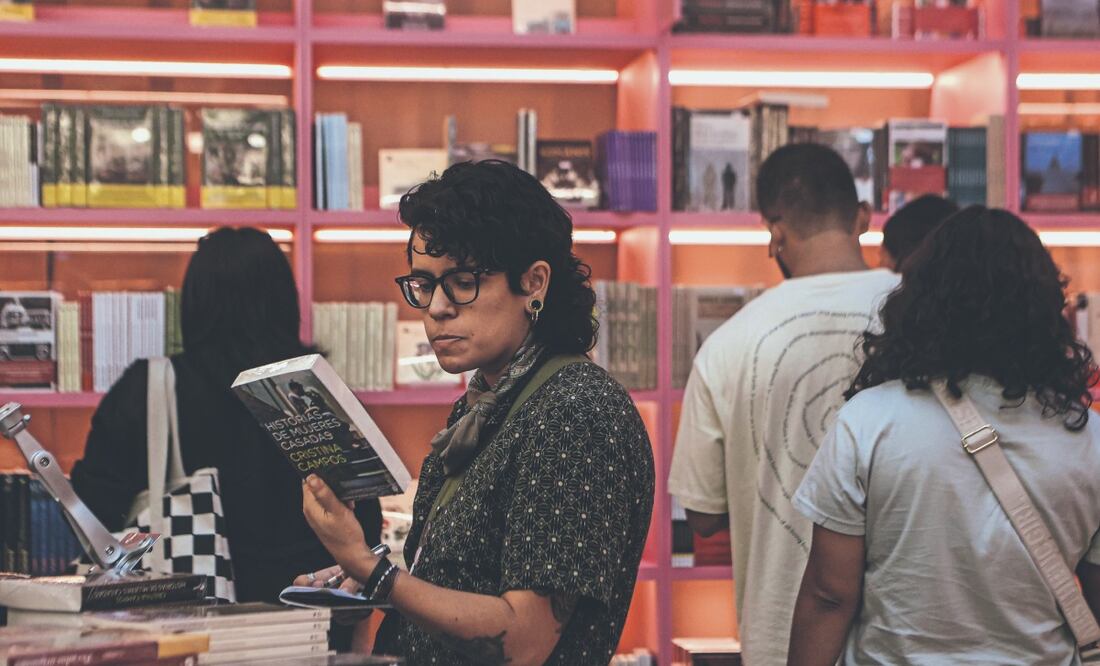 En una edición más de la Feria Internacional del Libro (FIL) de Guadalajara se reunirán más de 850 escritores de 43 naciones durante nueve días. Foto: de Gabriel Pano. El Universal