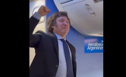 VIDEO: Milei usa avión comercial para ir a ver espectáculo de su novia; pasajeros le aplauden por sus políticas