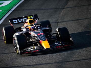 Checo Pérez arrancará quinto en el GP de Países Bajos; Verstappen gana la pole position