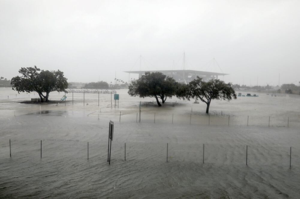 La estructura del estadio, incluido el nuevo techo, resistió al huracán (STEPHEN YANG. REUTERS)