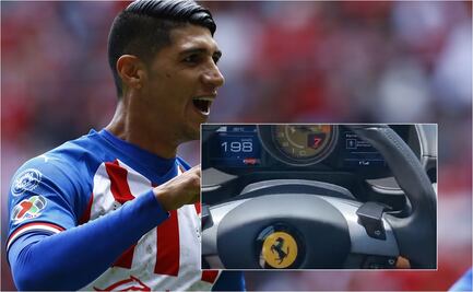 Alan Pulido graba con su celular mientras conduce a 198 km/h