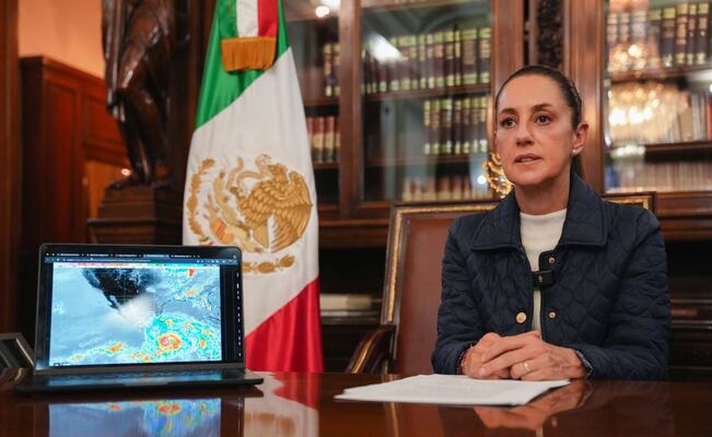Sheinbaum emite mensaje extraordinario ante el impacto del huracán "Erick" en Guerrero y Oaxaca; pide mantener la calma