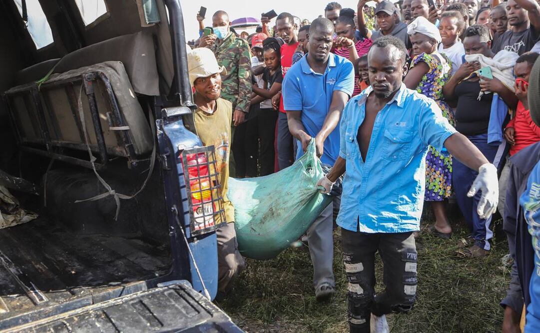 Fueron recuperados cuerpos femeninos mutilados, en diversos estados de descomposición cerca del barrio pobre de Mukuru Kwa Njenga en Nairobi. Foto: EFE
