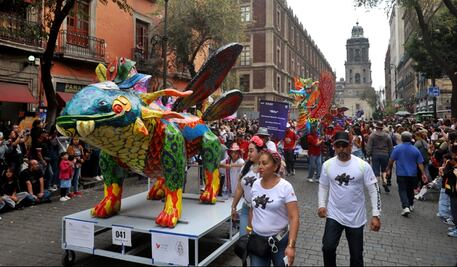 Más de 50 mil de personas asisten al Desfile de Alebrijes Monumentales, informa Secretaría de Cultura capitalina