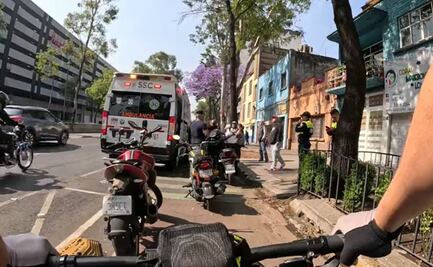 VIDEO: Ciclista exhibe a ambulancia por obstruir ciclovía durante emergencia, lo tunden en redes