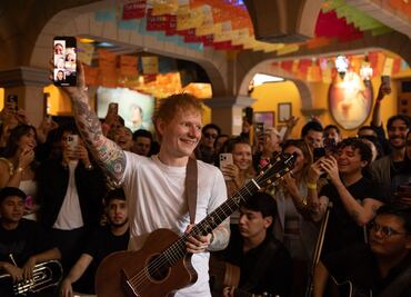 Ed Sheeran regresa a México; canta en el Tenampa rodeado de fans y mariachi