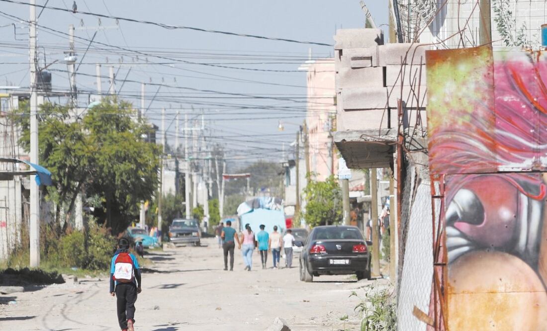 La colonia Laguna de Chiconautla, creada hace más de 30 años, se encuentra en una zona que está en litigio con el ayuntamiento de Acolman, por lo que 10 mil familias que ahí habitan no tienen calles pavimentadas, agua, luz o drenaje. ARIEL OJEDA