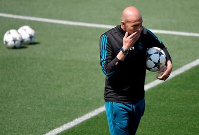 Zidane llegó al Madrid por una servilleta