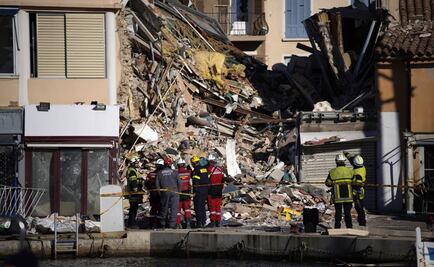 Rescatan a un bebé y a su madre tras derrumbe de edificio en Francia