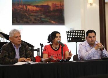 Dramaturgos de Baja California debaten en Los Pinos