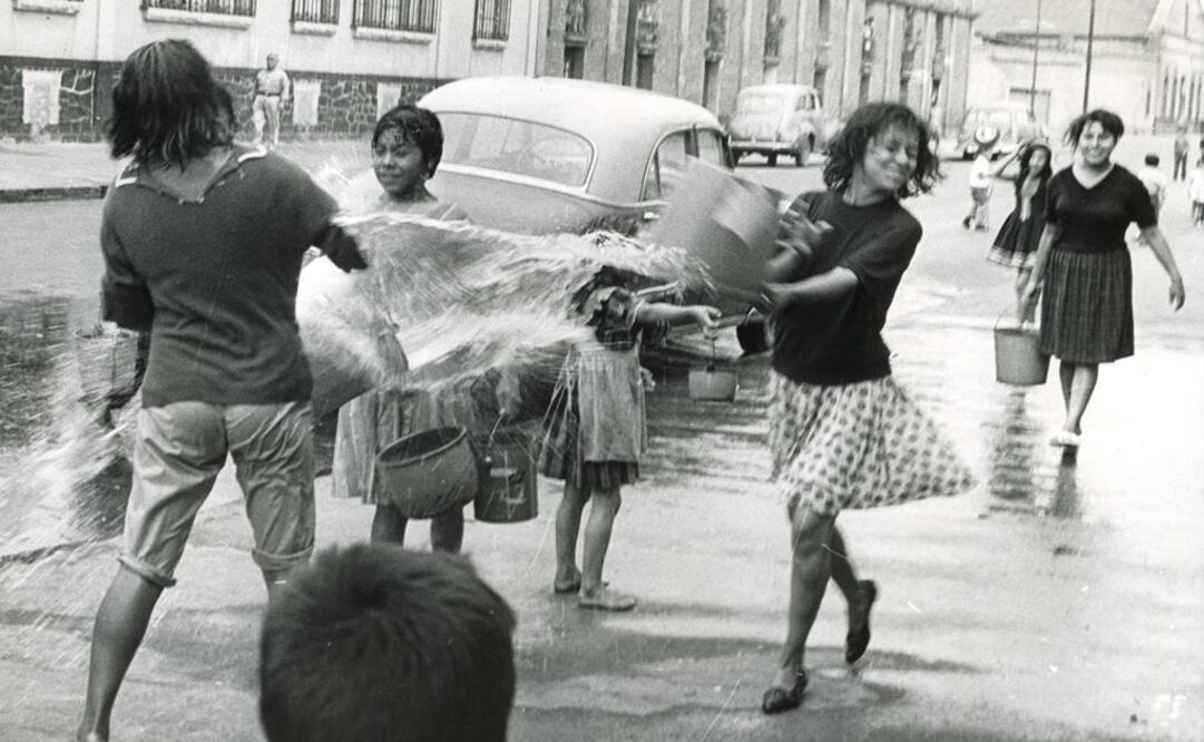 El desperdicio de agua es una vieja usanza de los capitalinos. Foto: Archivo EL UNIVERSAL
