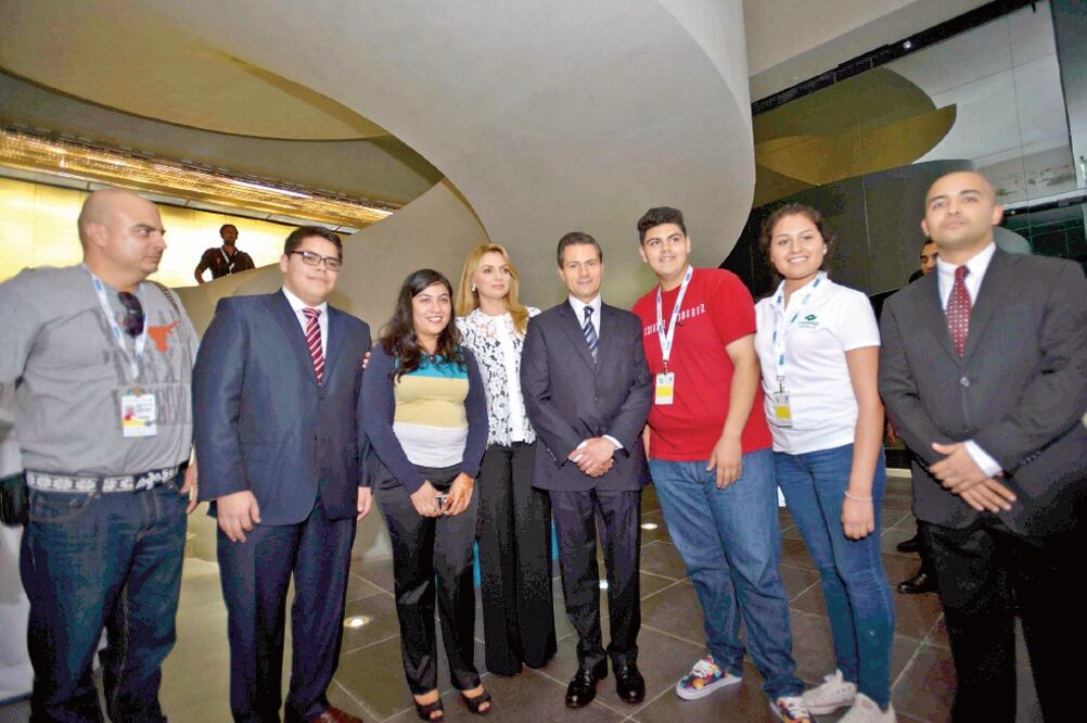 El Presidente se reunió con jóvenes mexicanos que estudian en los Emiratos Árabes Unidos, en el Instituto Masdar de Ciencia y Tecnología (PRESIDENCIA)