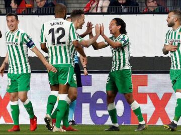 Entrenador del Betis aún no le dará la titularidad a Lainez