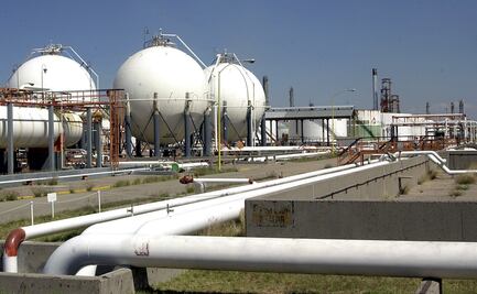 Petróleo mexicano sube a 62.57 dólares, su mayor precio en mes y medio