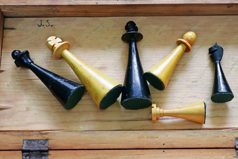 Algunos de los objetos que eran de propiedad de Sabines eran un ajedrez y un rastrillo. Crédito: Fernanda Rojas /El Universal. Archivo de la Familia