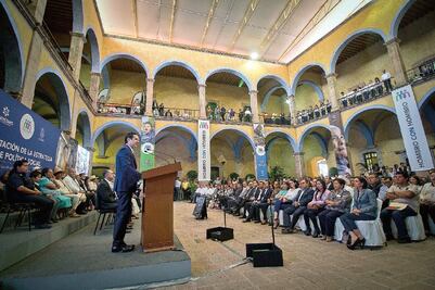 Gobernador lanza estrategia de política social