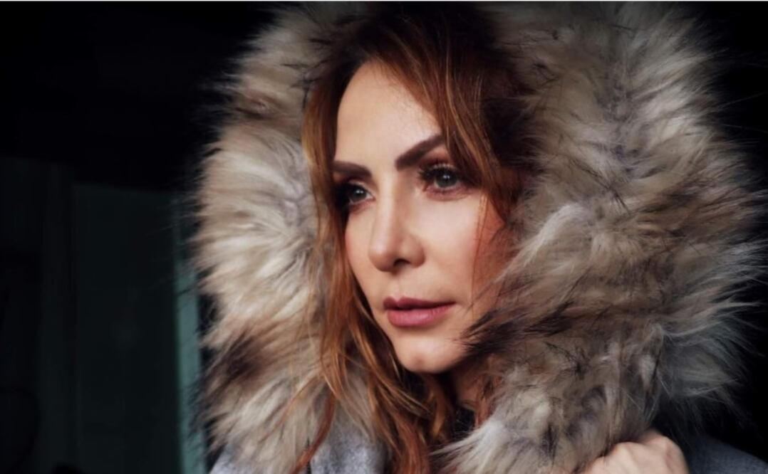 La cantante presumió un look relajado en Instagram y lo completó con una bolsa de diseñador. Foto: Cortesía Instagram 