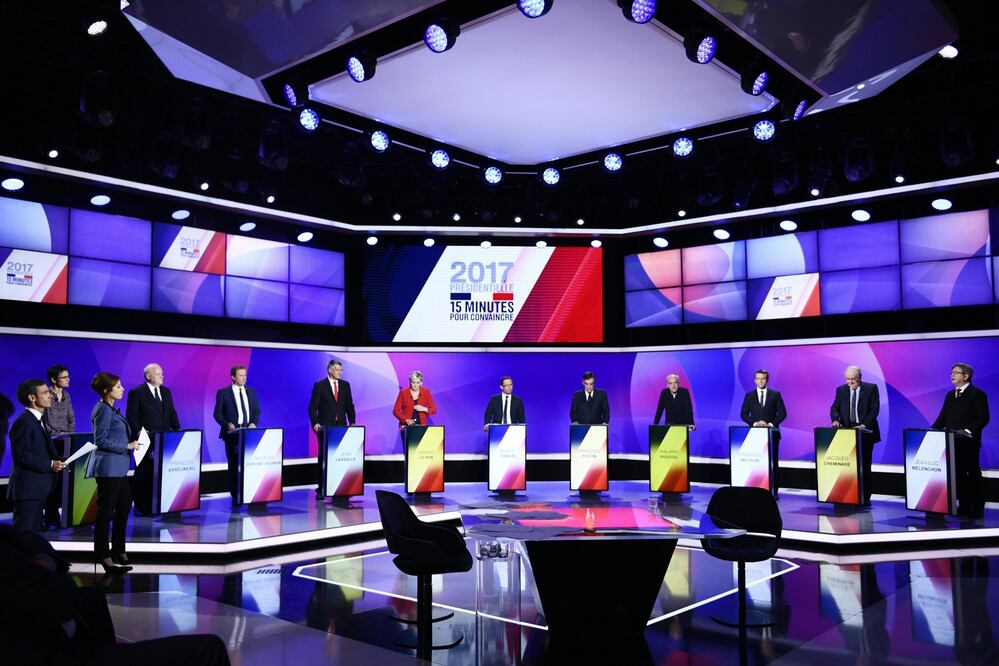 Los candidatos a las elecciones presidenciales francesas hablan durante el debate en el programa de televisión "15mn to convince" (15mn para convencer), en los estudios del canal France 2(Foto: EFE)