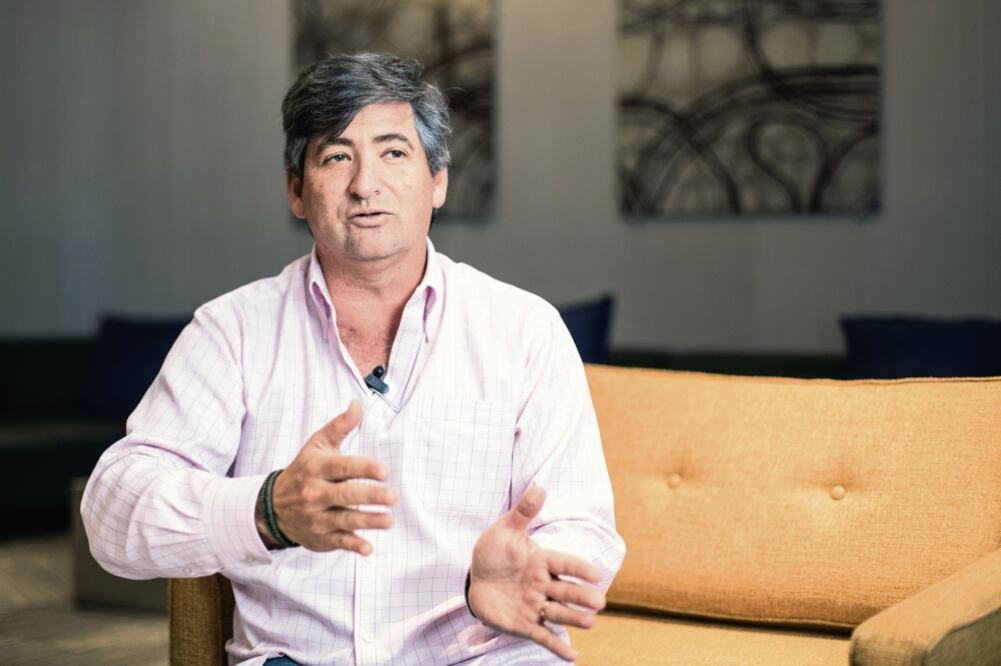 A pesar de contar con un negocio lucrativo, Gabriel Manjarrez mantiene su compromiso por ayudar a los más necesitados en Estados Unidos, a través de apoyo con abogados para migrantes. (GERMÁN ESPINOSA. EL UNIVERSAL)