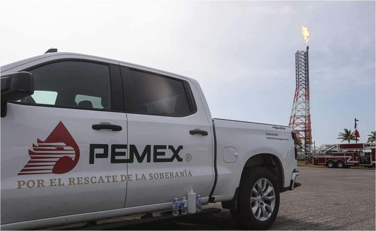 AMLO da banderazo a Dos Bocas; producción inicia con 50% de su capacidad. Foto: Gabriel Pano/EL UNIVERSAL