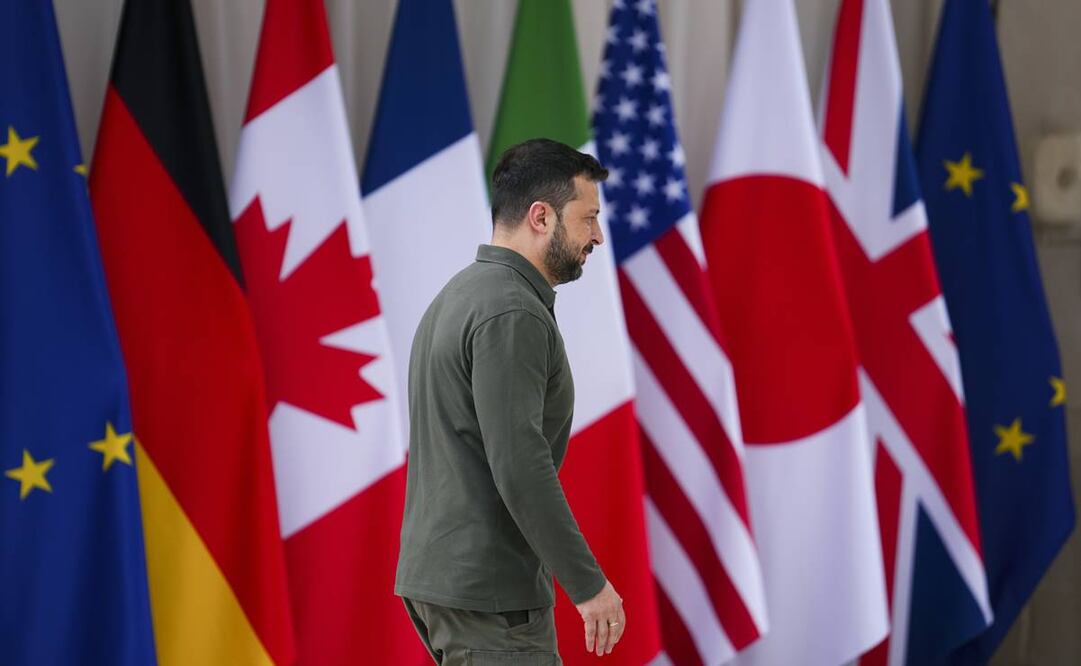 El presidente ucraniano, Volodymyr Zelenskyy, camina a su llegada al G7. Foto:AP