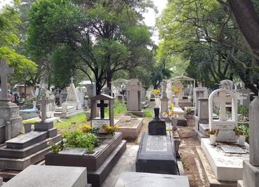 Comando irrumpe en panteón durante un sepelio en Puebla; 4 hombres fueron asesinados y hay otro herido