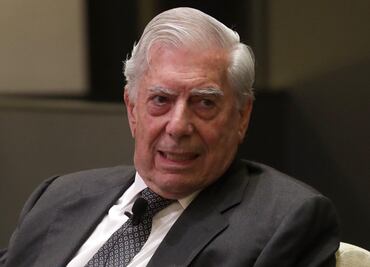 Vargas Llosa abandona el Pen Club por apoyar "el golpe de Estado"